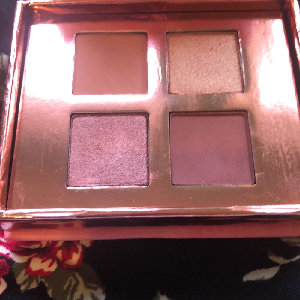 Eye shadow - Picture 2 of 4